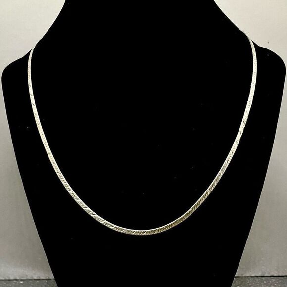 AZR Vintage Italian Sterling Silver Herringbone Necklace - Picture 3 of 13